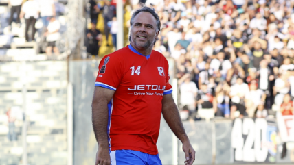 Cumplió "un sueño" y falló un gol: El paso de Fernando González por la despedida de Matías Fernández