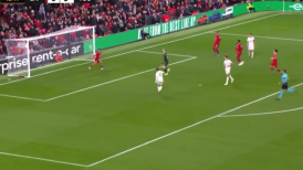 El increíble gol que se perdió Gabriel Suazo en duelo entre Toulouse y Liverpool
