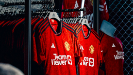 Jugadores de Manchester United utilizaron réplicas de las camisetas en sus últimos partidos