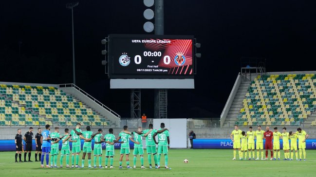 Dos jugadores de Villarreal se restaron del minuto de silencio en duelo con Maccabi Haifa