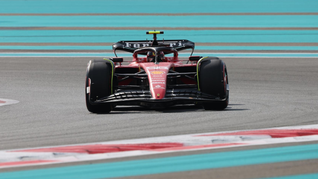 Sainz provocó bandera roja al chocar contra el muro en los segundos libres de Abu Dhabi