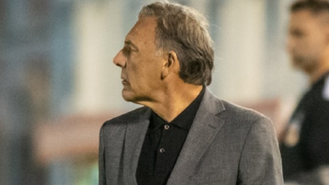 Miguel Angel Russo apareció como alternativa al banco de la selección chilena