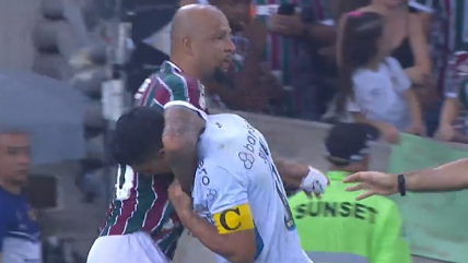 [VIDEO] Felipe Melo se enfadó tras el segundo gol de Gremio y agredió a Luis Suárez