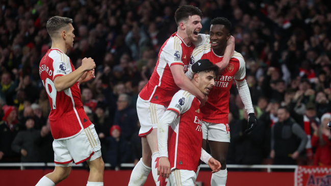 Arsenal presionó por el liderato de la Premier con un triunfo sobre Brighton