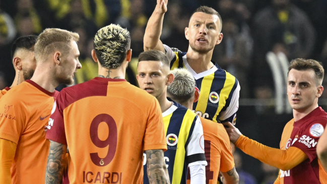 El tenso cruce entre Dzeko e Icardi en el clásico turco entre Fenerbahce y Galatasaray