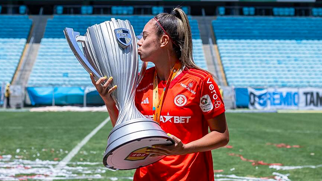 Priscila fue elegida Reina de América en los premios de El País