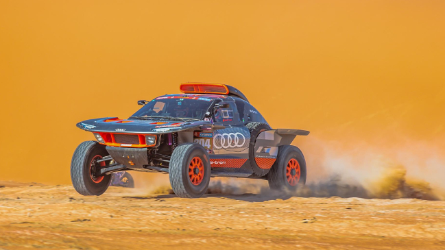 Carlos Sainz se exhibió en el primer día de la etapa reina del Dakar en autos