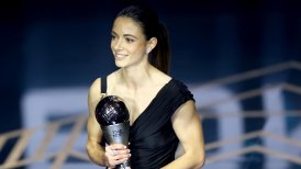 La española Aitana Bonmatí alzó el premio The Best a mejor jugadora del 2023