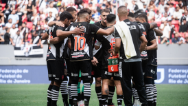 Gary Medel participó en frenético empate entre Vasco y Bangu en el Carioca