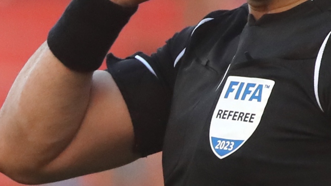 La IFAB analiza como opción usar la tarjeta azul en el fútbol