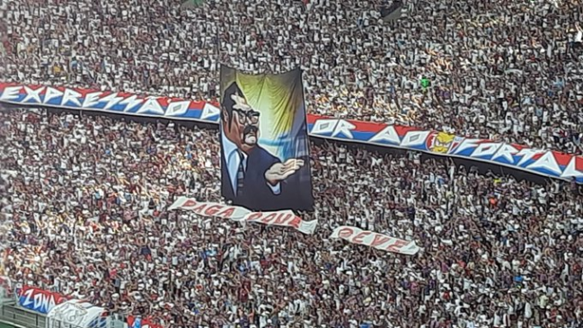 Hinchas de Fortaleza usaron bandera del Señor Barriga para burlarse de las deudas del rival