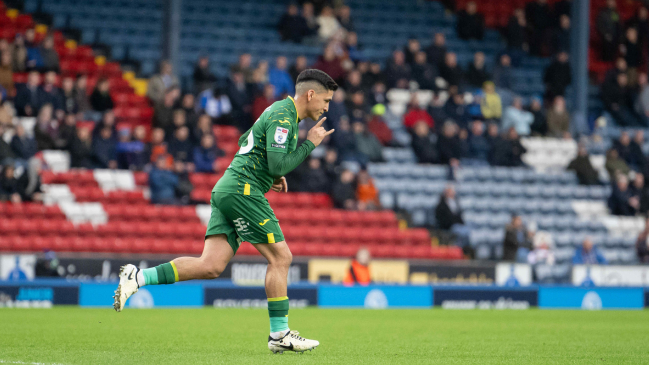 [VIDEO] Marcelino Núñez marcó un golazo de tiro libre para Norwich