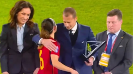 ¿Se arrepintió? Presidente de la UEFA amagó con besar a seleccionada española