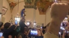 [VIDEO] Hinchas de Lazio entonaron cánticos fascistas en cervecería histórica de Múnich