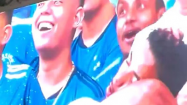 Viral: Hincha se durmió en pleno partido en Brasil y su imagen dio la vuelta al mundo