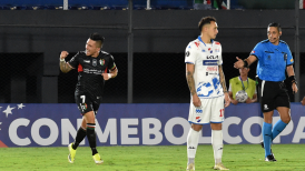 Palestino golpeó a Nacional de Asunción con goles de Bryan Carrasco y Gonzalo Sosa