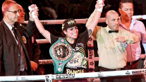 Daniela "Leona" Asenjo retuvo su título mundial de boxeo en Valdivia