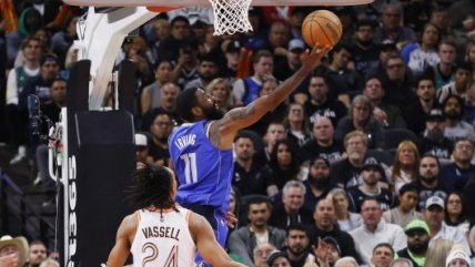 Kyrie Irving fue la clave en el triunfo de Dallas Mavericks ante San Antonio Spurs
