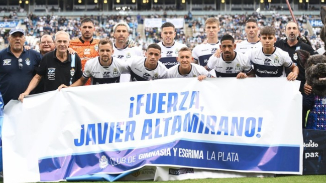 Plantel de Gimnasia y Esgrima La Plata mostró cartel en apoyo a Javier Altamirano