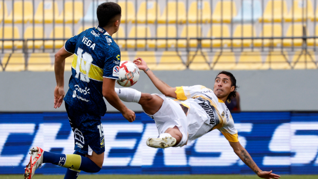 Hinchas enloquecen con gol de Luciano Cabral y lo piden como refuerzo de Colo Colo