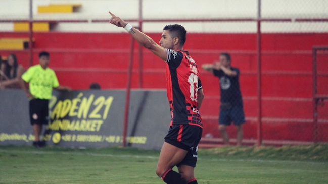 Felipe Flores se lució con un golazo de chilena en duelo de Limache y Antofagasta