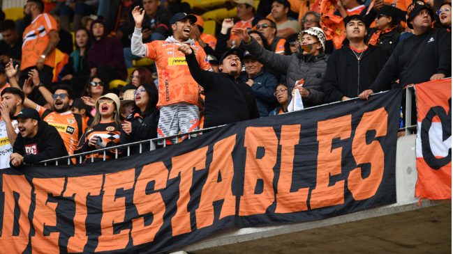 Hinchas de Cobreloa interrumpieron entrenamiento y manifestaron su descontento con el equipo