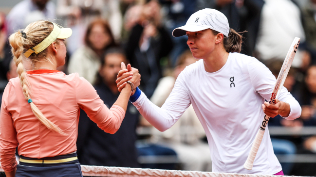 Iga Swiatek avanzó de forma arrolladora a octavos de final en Roland Garros