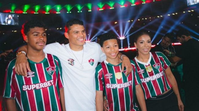 Thiago Silva llegó a Brasil explicando por qué su familia vivirá en Europa