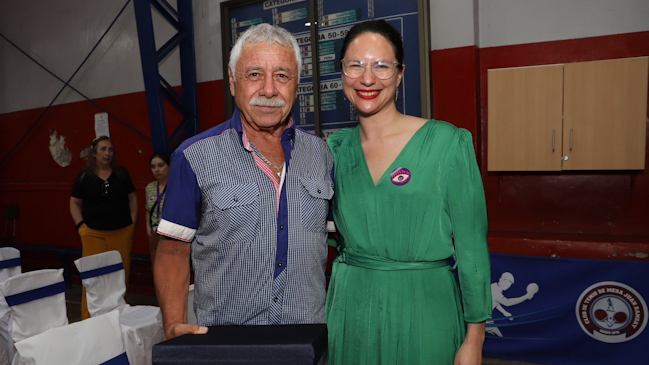 Carlos Caszely recibió especial homenaje en la Comuna de Santiago