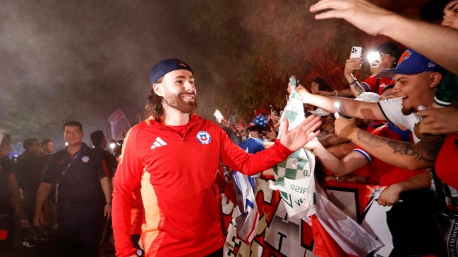 Selección chilena vivió emotivo y multitudinario banderazo en la previa del partido con Argentina