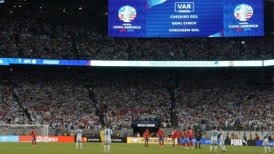 CONMEBOL liberó los audios del VAR del partido Chile vs Argentina y explicó los cobros