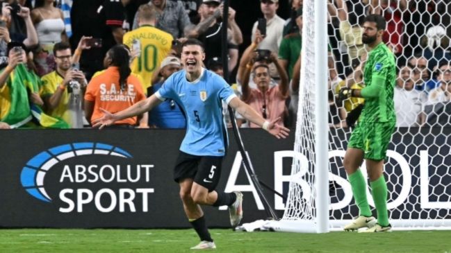 El Uruguay de Marcelo Bielsa tumbó a Brasil y sigue en carrera en Copa América