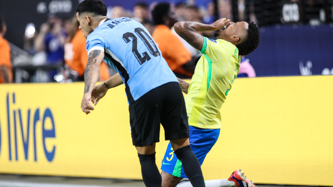 Fuerte encontrón entre compañeros del FC Barcelona generó tensión en el choque entre Brasil vs Uruguay