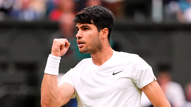 Carlos Alcaraz derrotó a la izquierda francesa de Humbert y sigue firme en Wimbledon