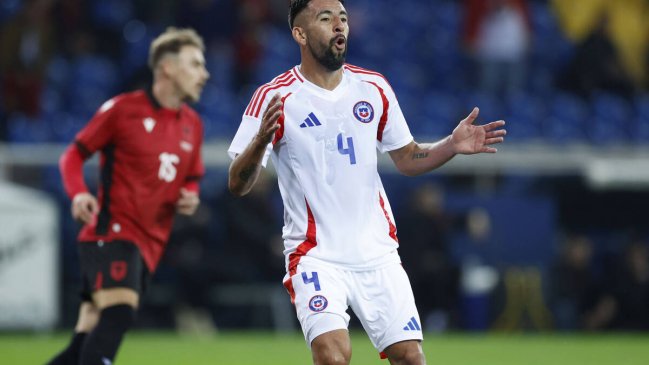 Mauricio Isla ya se prueba la camiseta de Colo Colo