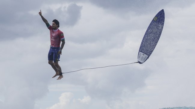 Brasileño del surf se elevó a los cielos con histórica actuación en París 2024