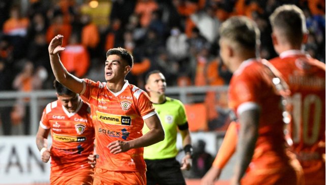 Cobreloa hundió a Unión La Calera y reflotó en el Campeonato Nacional