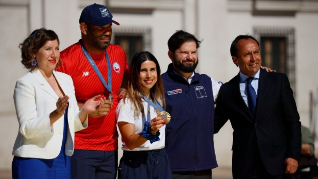 La emoción de Francisca Crovetto tras ser homenajeada en La Moneda por su oro en París 2024