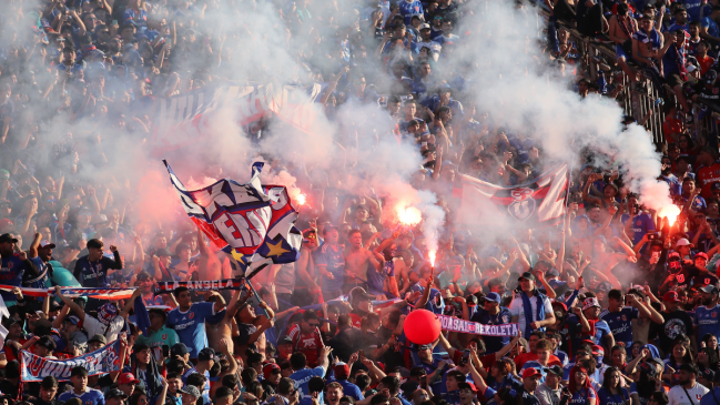 Universidad de Chile arriesga castigo por la denuncia de fuegos artificiales en el Superclásico