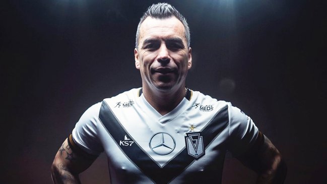 Es oficial: El histórico Esteban Paredes vuelve al fútbol profesional a sus 44 años