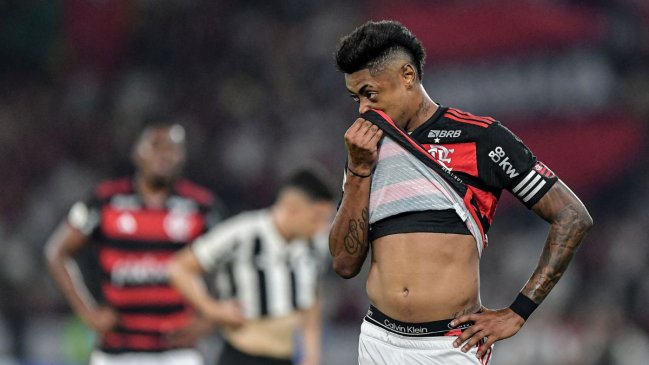 Escándalo en Brasil: Brutal batalla de hinchas del Flamengo tras caer con Botafogo