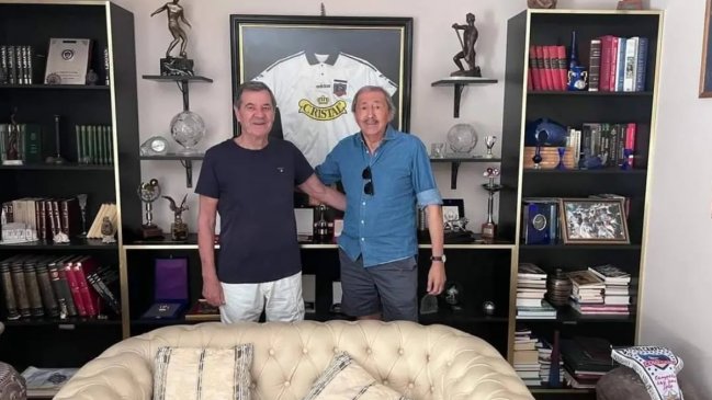 Leonardo Véliz tuvo un emocionante reencuentro con Mirko Jozic: Colo Colo 91 ocupa un lugar de privilegio en su hogar