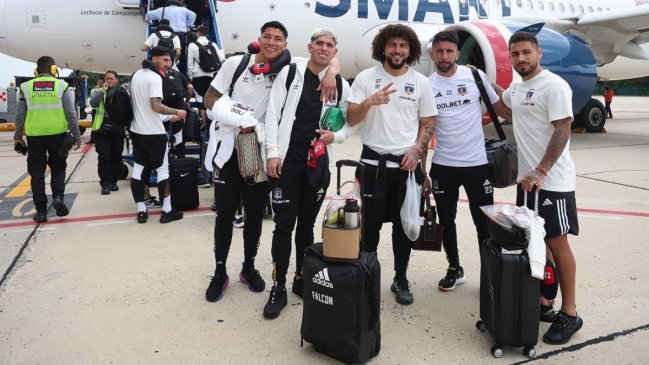 Colo Colo fue recibido por cientos de hinchas en su llegada a Chile