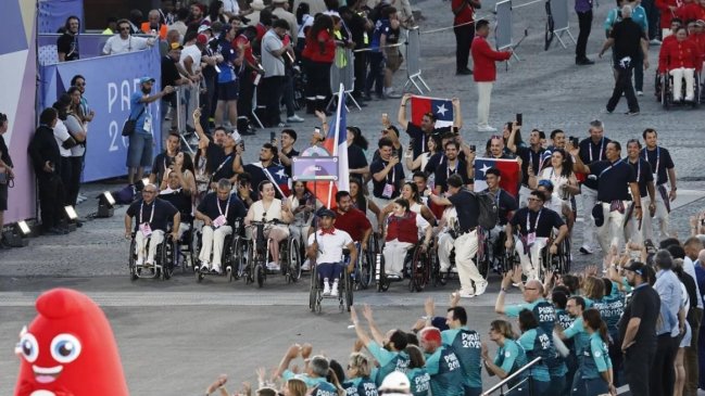 El desfile del Team ParaChile en la inauguración de los Juegos Paralímpicos de París 2024