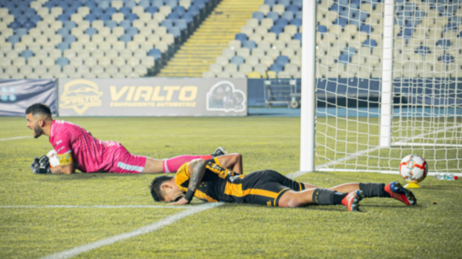 Fernández Vial es el primer descendido en la Segunda División y dejará el profesionalismo