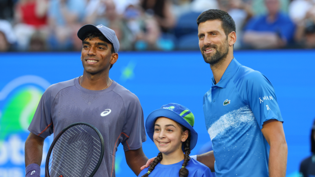 Novak Djokovic debutó en Australia derrotando al reciente verdugo de Tabilo