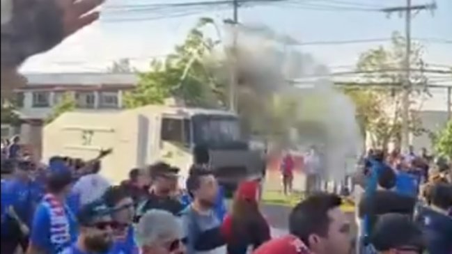 Hinchas de la U sufrieron caótico ingreso en duelo con S. Morning: Debió actuar Carabineros