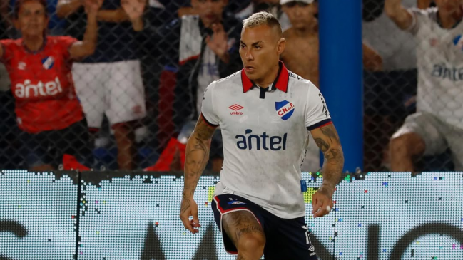 Crisis en Nacional de Uruguay pone en riesgo el pago del millonario sueldo de Eduardo Vargas