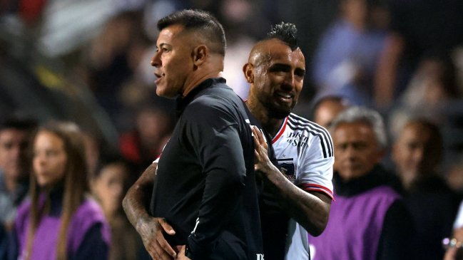 Arturo Vidal le genera una sonrisa de oreja a oreja a Jorge Almirón antes del duelo de Colo Colo y O'Higgins