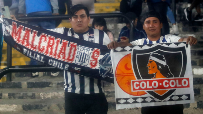 Hinchas de Iquique recriminaron a fanáticos de Colo Colo por apoyar a Alianza Lima